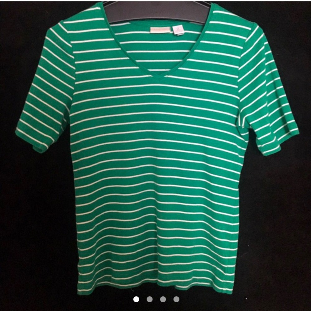 Emerald green striped CHICOS v-neck tee 💚